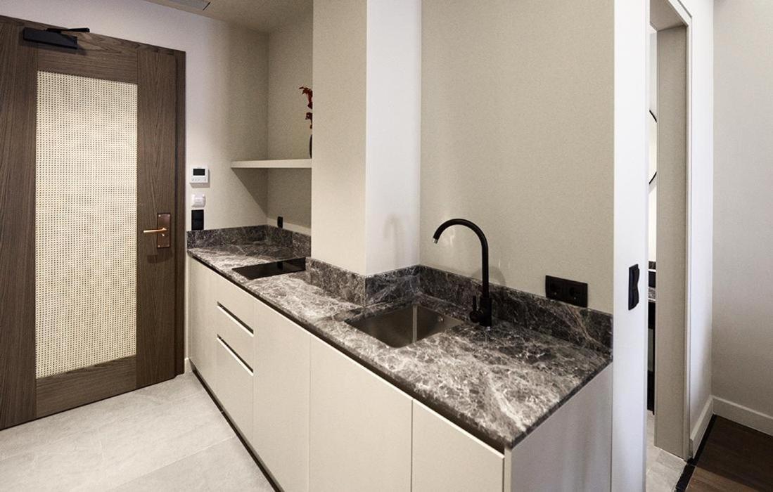 Roomore Apartments Thessaloniki Exterior photo